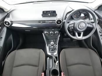 Używany Mazda 2 75 KM (55 kW) 2020 Biały Hatchback