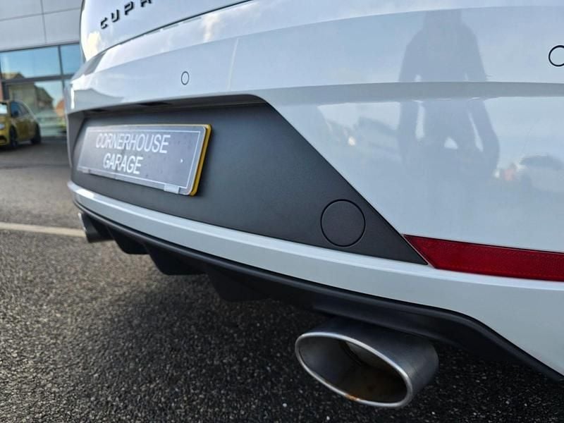 Used Seat Leon CUPRA 290 HP (213 kW) 2019 White Hatchback