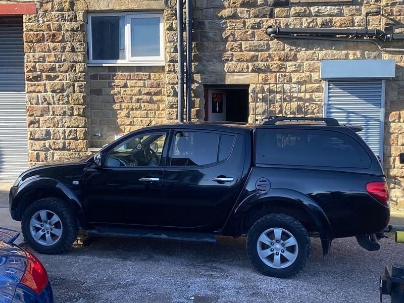 Used Mitsubishi L200 175 HP (128 kW) 2014 Black Pickup