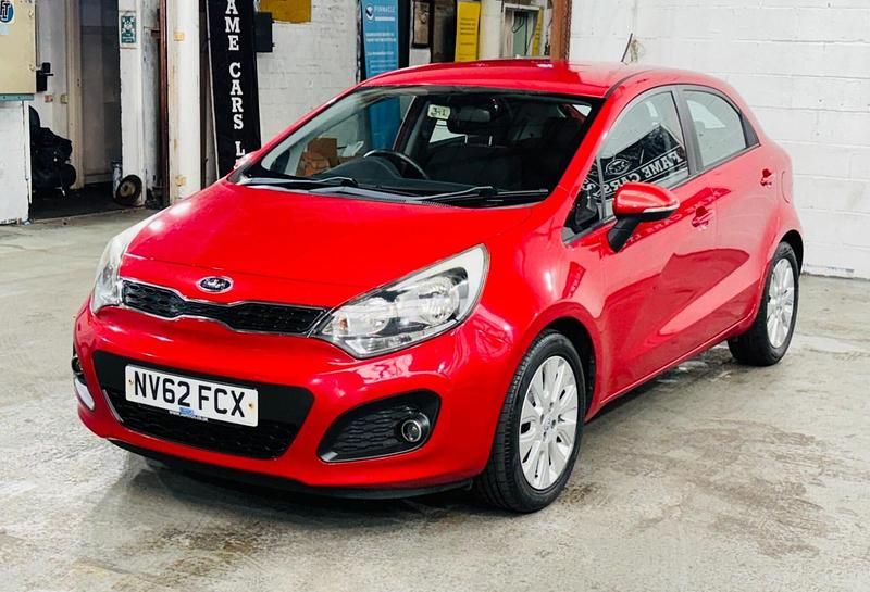 Used Kia Rio 107 HP (78 kW) 2013 Red Hatchback