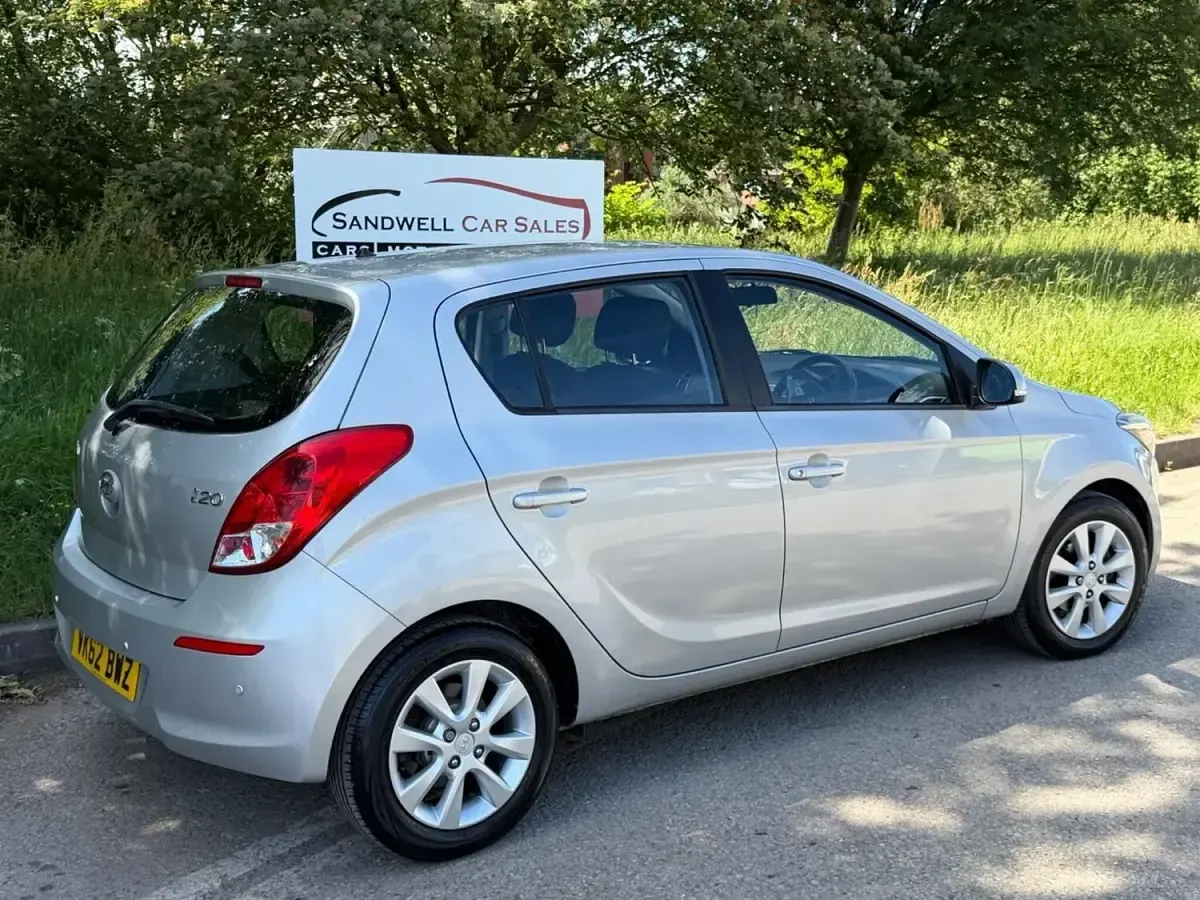 Used Hyundai i20 Active 101 HP (74 kW) 2012 Silver Hatchback