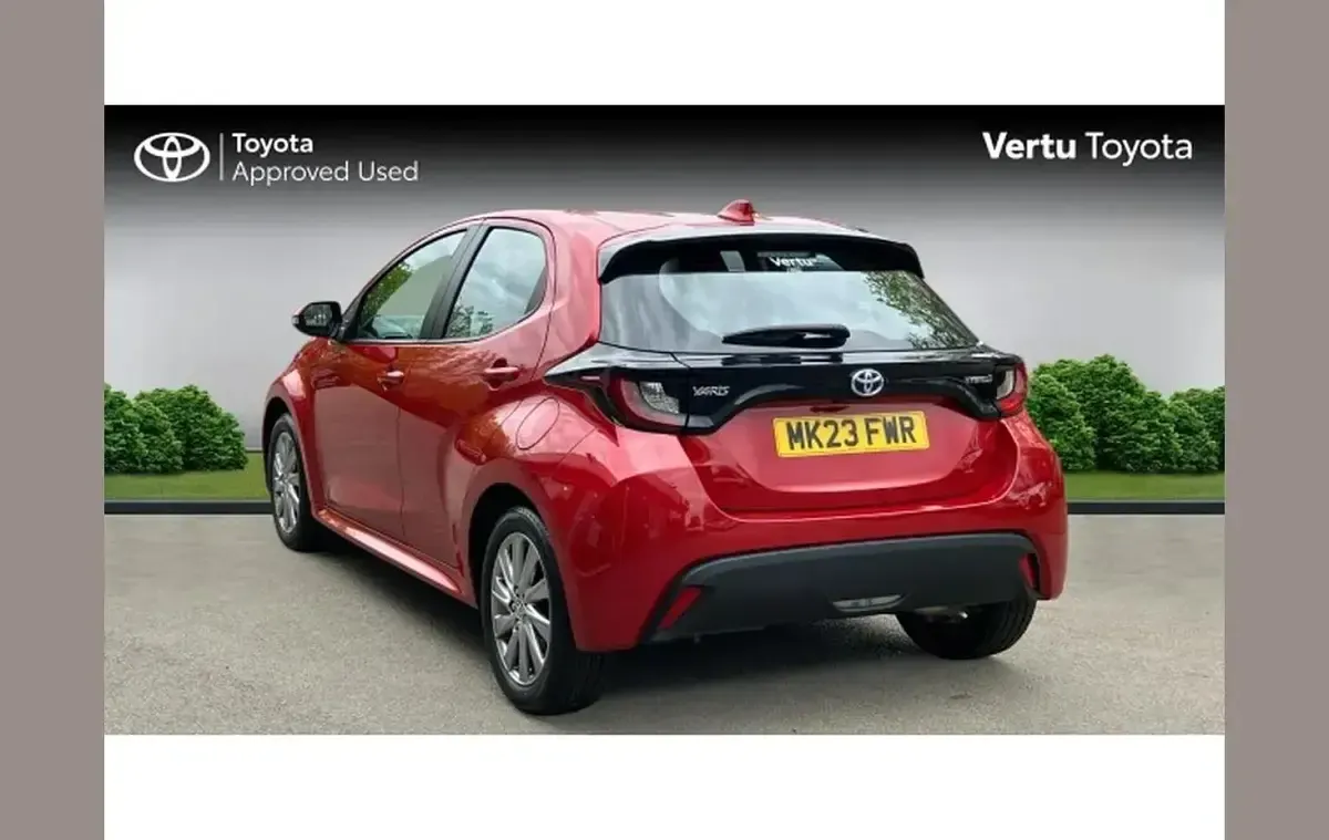 Used Toyota Yaris Hybrid 113 HP (83 kW) 2023 Red Hatchback
