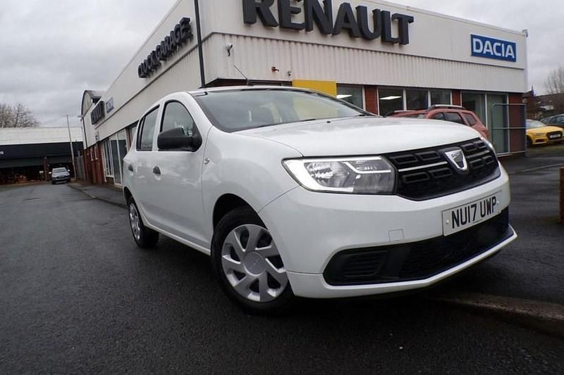 Used Dacia Sandero Ambiance 75 HP (55 kW) 2017 White Hatchback