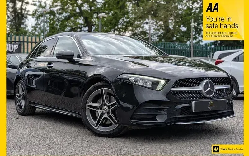 Begagnad Mercedes A250 AMG Line Premium 218 HK (160 kW) 2021 Halvkombi