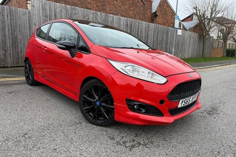 Used Ford Fiesta Zetec 140 HP (102 kW) 2016 Red Hatchback