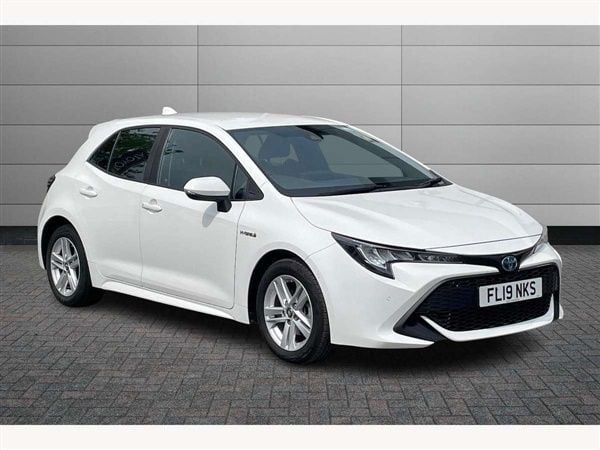 Pure white Used 2019 Toyota Corolla Hatchback | £15,550 (Fair price) - Image 1/3