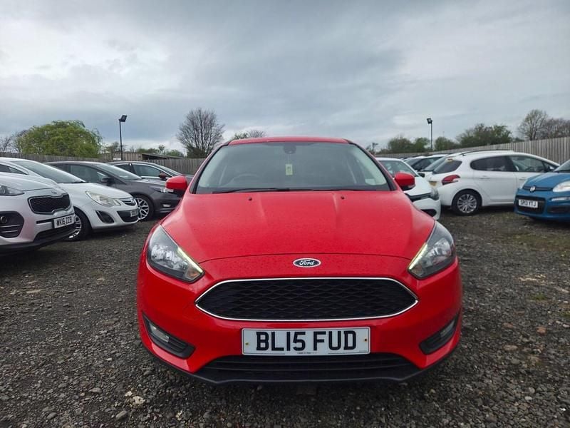 Usado Ford Focus Zetec 125 HP (91 kW) 2015 Vermelho Citadino