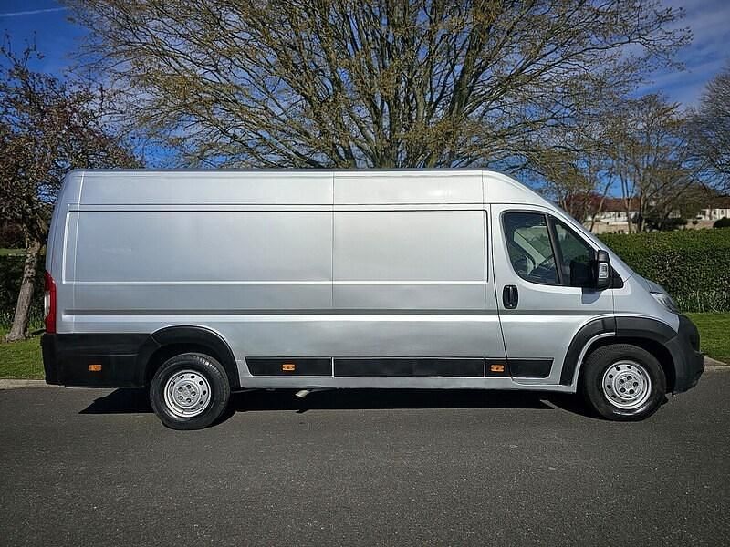 Used Citroën Relay 130 HP (95 kW) 2019 Silver Van