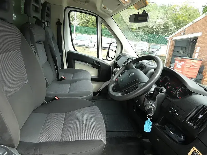 Used Peugeot Boxer 130 HP (95 kW) 2014 White Van
