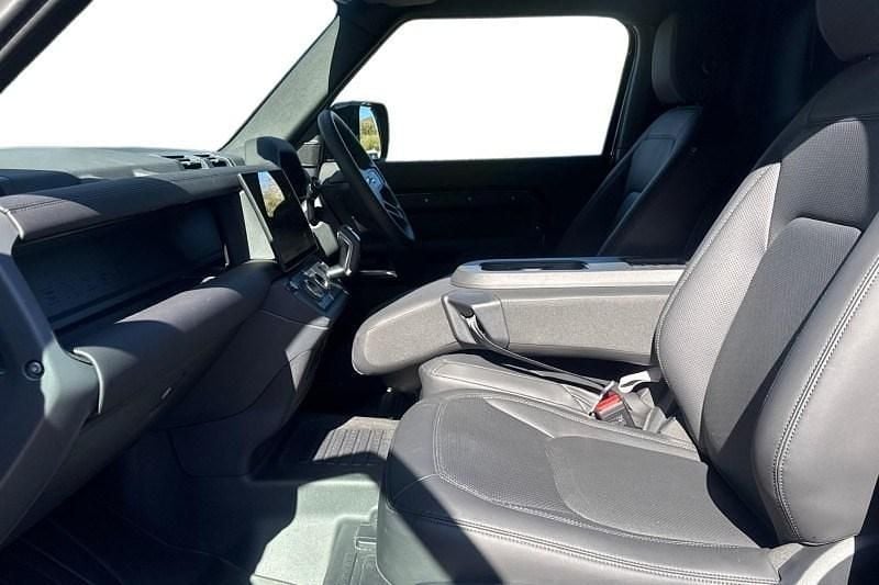 Usado Land Rover Defender SE Dynamic 2025 Preto SUV