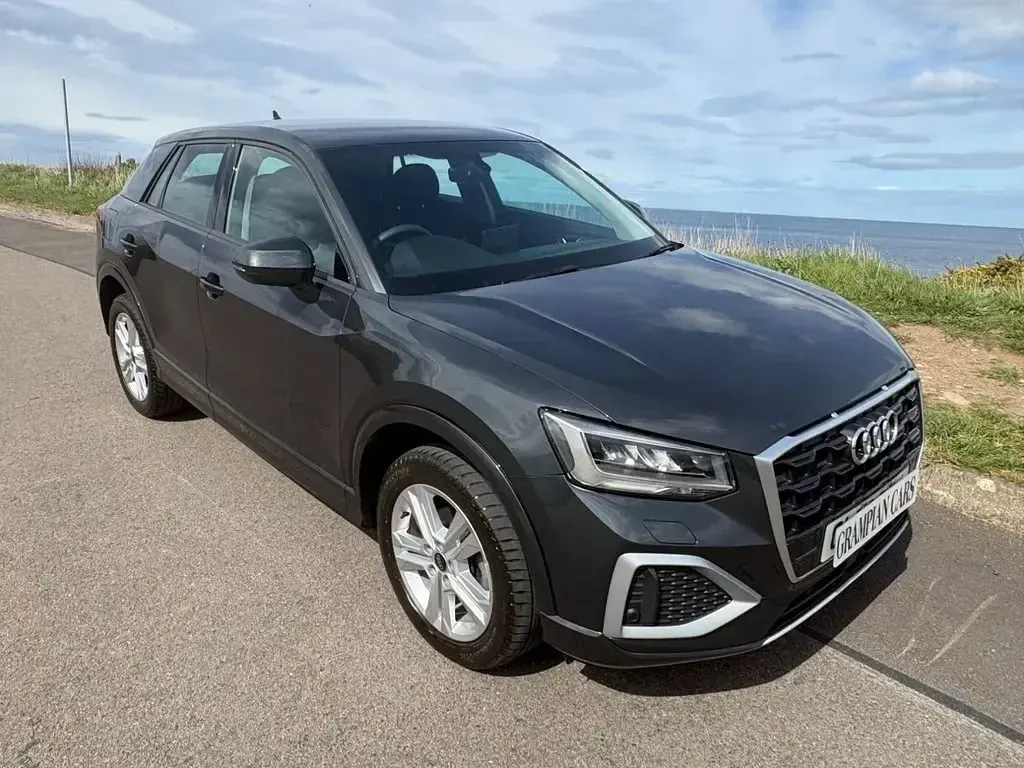Usado Audi Q2 Sport 110 HP (80 kW) 2023 Cinzento SUV