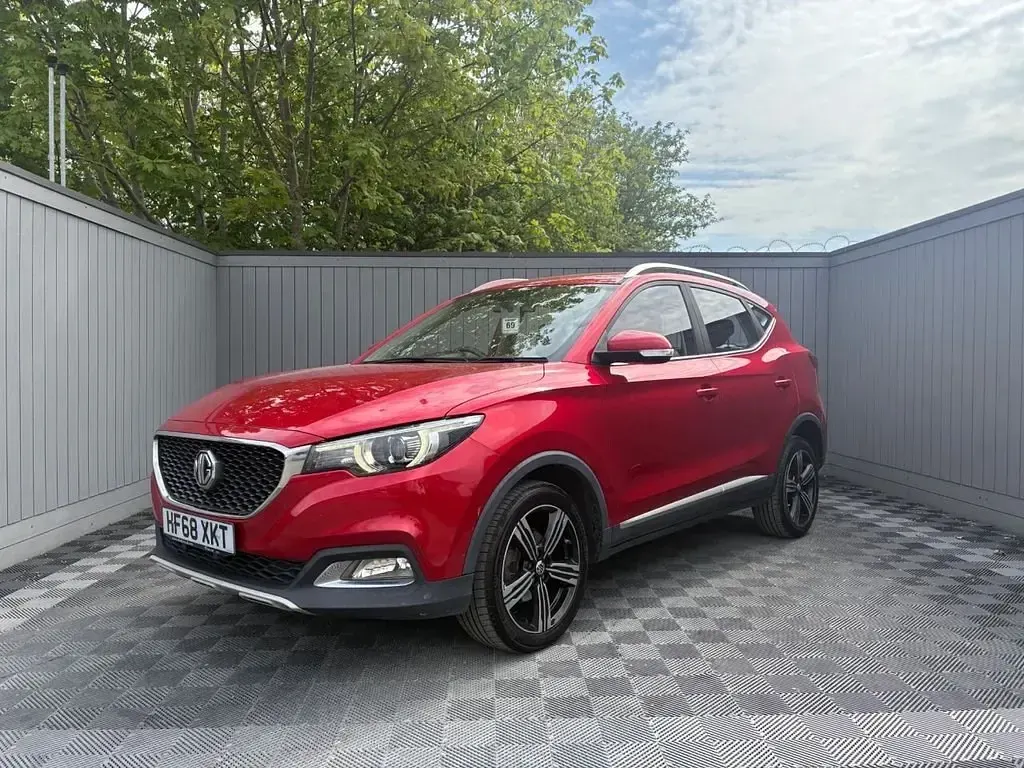 Używany MG ZS Exclusive 106 KM (77 kW) 2018 Czerwony SUV