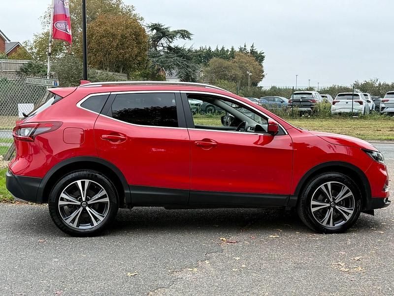 Used Nissan Qashqai N-Connecta 160 HP (117 kW) 2019 Red SUV