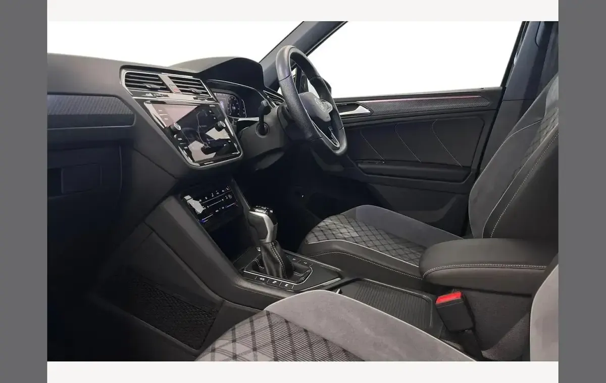 Used VW Tiguan R-line 150 HP (110 kW) 2023 Deep black SUV