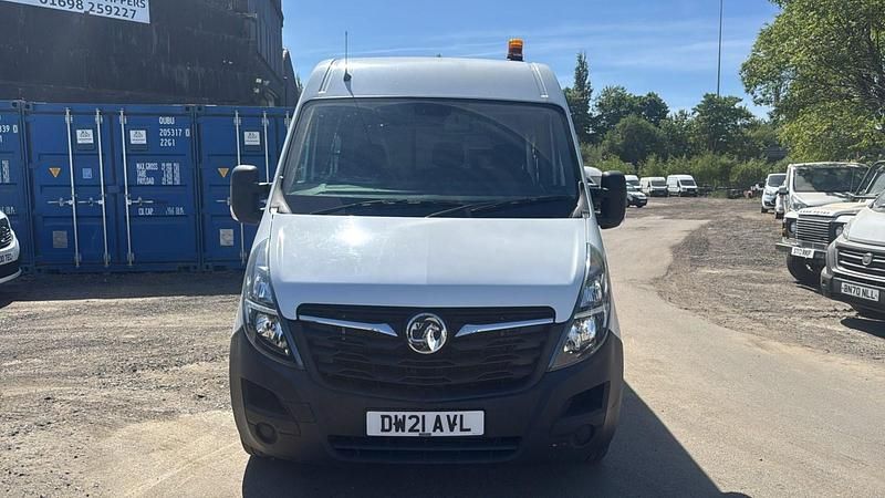 Used Vauxhall Movano Edition 135 HP (99 kW) 2021 White MPV