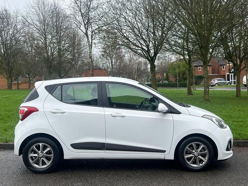 Used Hyundai i10 Premium 2016 White Hatchback
