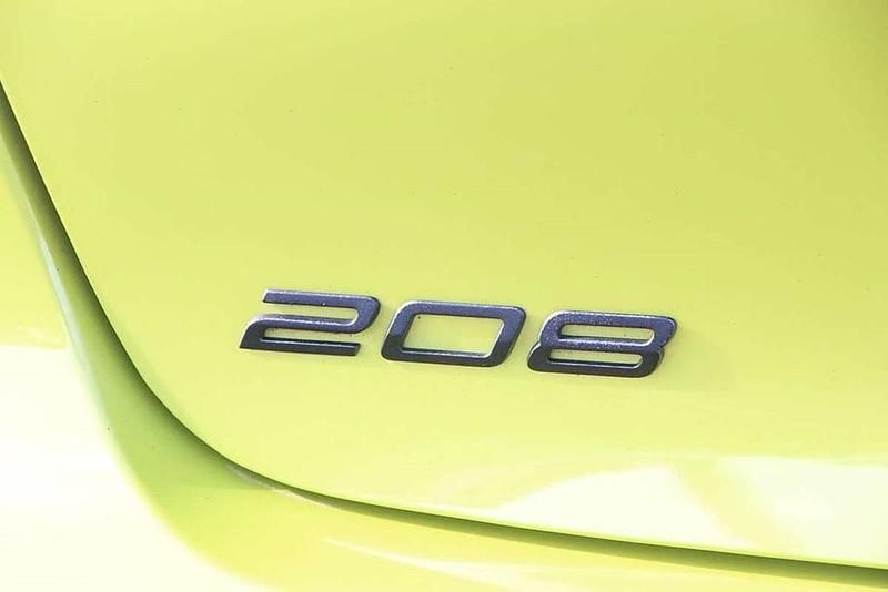 Used Peugeot 208 Active 101 HP (74 kW) 2024 Yellow Hatchback