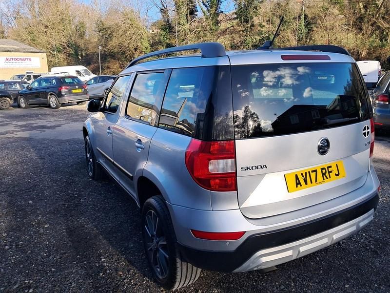 Used Skoda Yeti SE Drive 110 HP (80 kW) 2017 Silver SUV