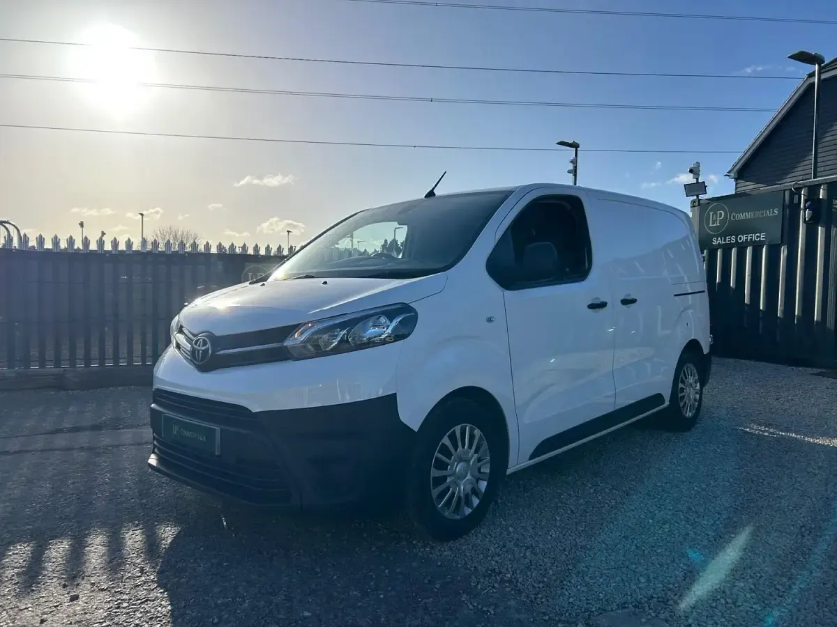 Usado Toyota Proace 100 HP (73 kW) 2021 Branco Monovolume