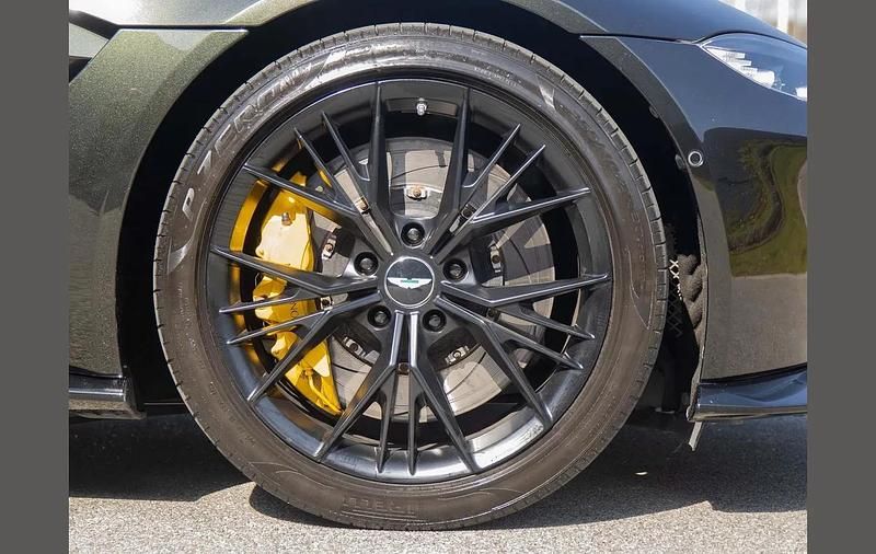 Used Aston Martin Vantage 502 HP (369 kW) 2021 Green Coupe