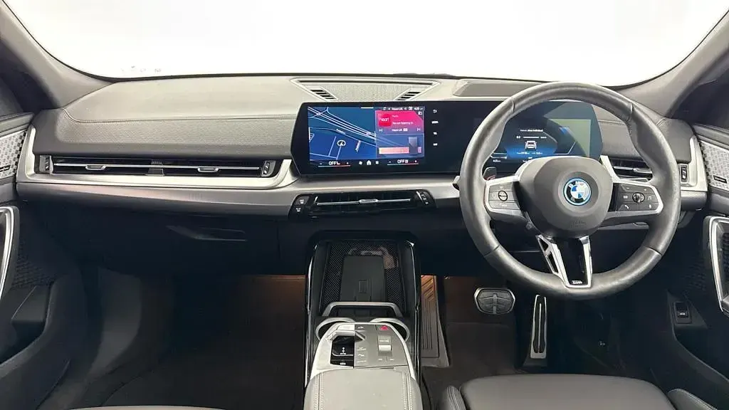 Używany BMW iX2 M Sport 147 kW (201 KM) 2025 Szary SUV