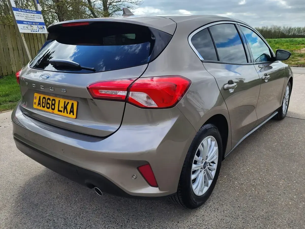 Used Ford Focus Titanium 125 HP (91 kW) 2018 Silver Hatchback