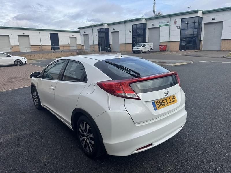 Used Honda Civic SE 2013 White Hatchback