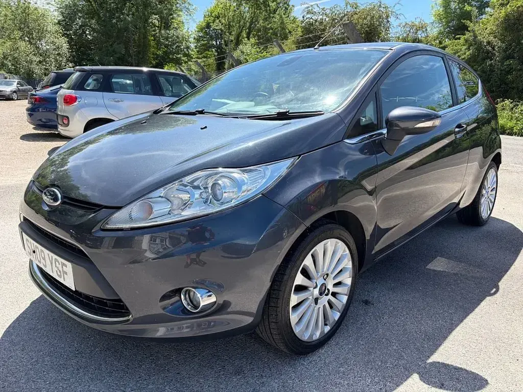 Used Ford Fiesta Titanium 96 HP (70 kW) 2009 Grey Hatchback