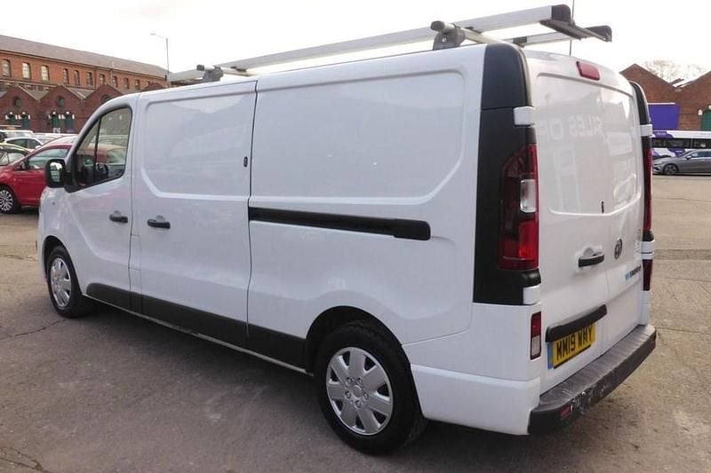 Used Vauxhall Vivaro Sportive 125 HP (91 kW) 2019 White MPV