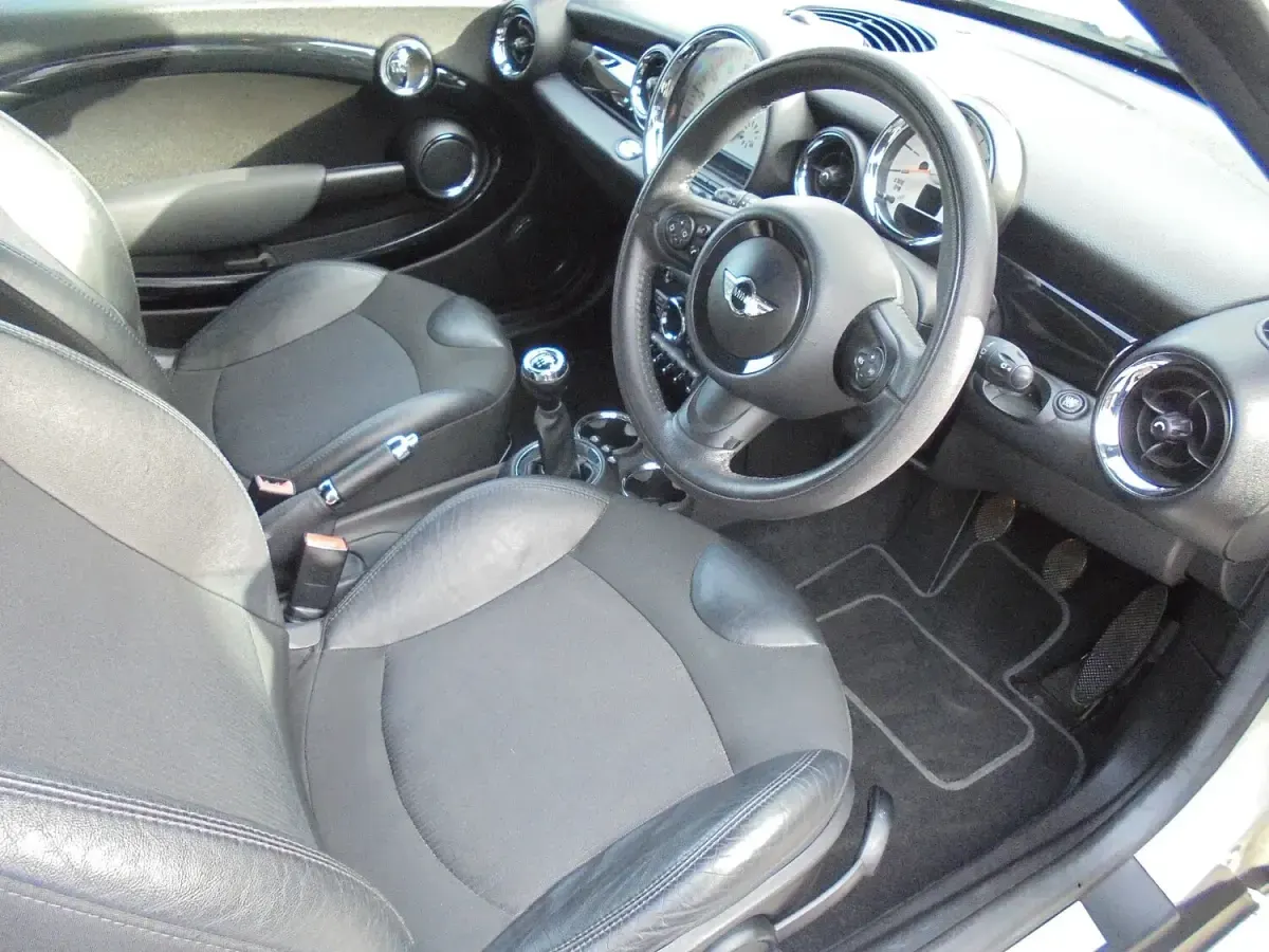 Used Mini Cooper Coupé 2012 White Coupe