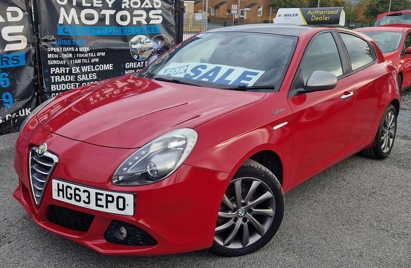 Red/black Used 2014 Alfa Romeo Giulietta Hatchback | £4,295 (Good price) - Image 1/4