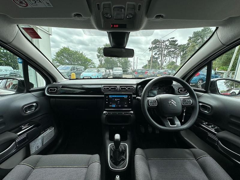 Używany Citroën C3 PureTech 82 KM (60 kW) 2024 Biały Hatchback