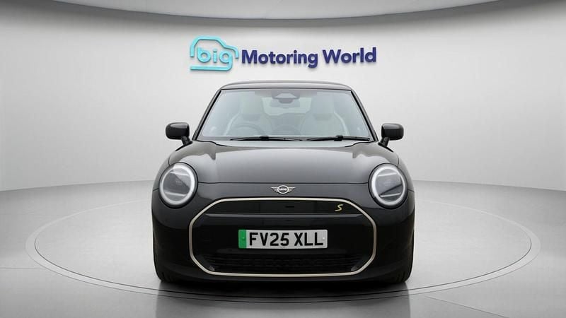 Used Mini Cooper SE Exclusive 2025 Black Hatchback