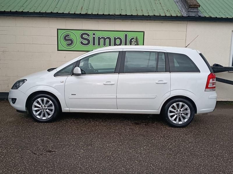 Used Vauxhall Zafira Design Edition 120 HP (88 kW) 2014 White MPV