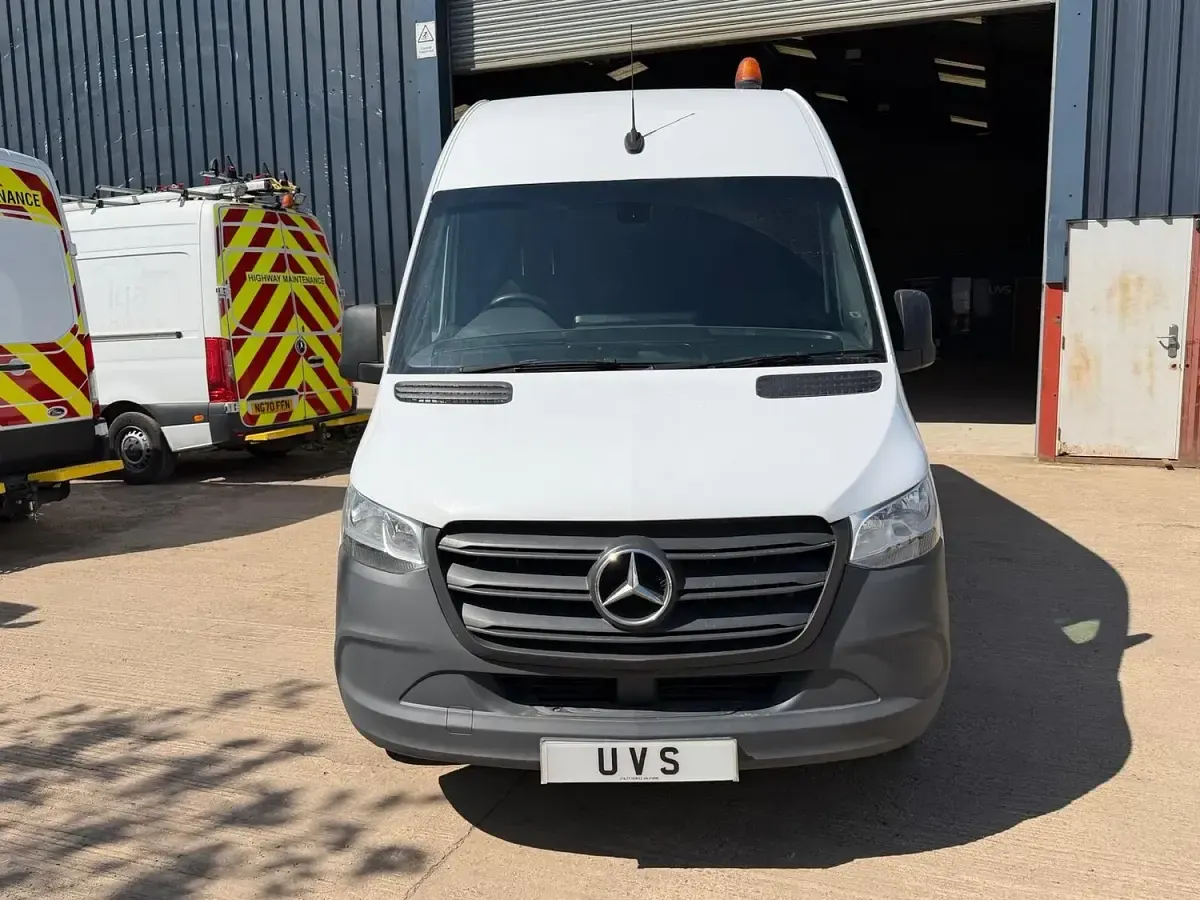 Used Mercedes Sprinter Progressive 161 HP (118 kW) 2021 White Van