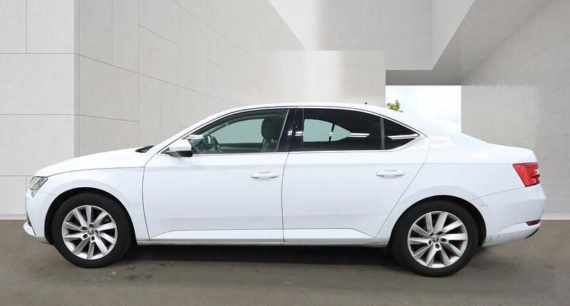 Used Skoda Superb SE Technology 2021 White Hatchback