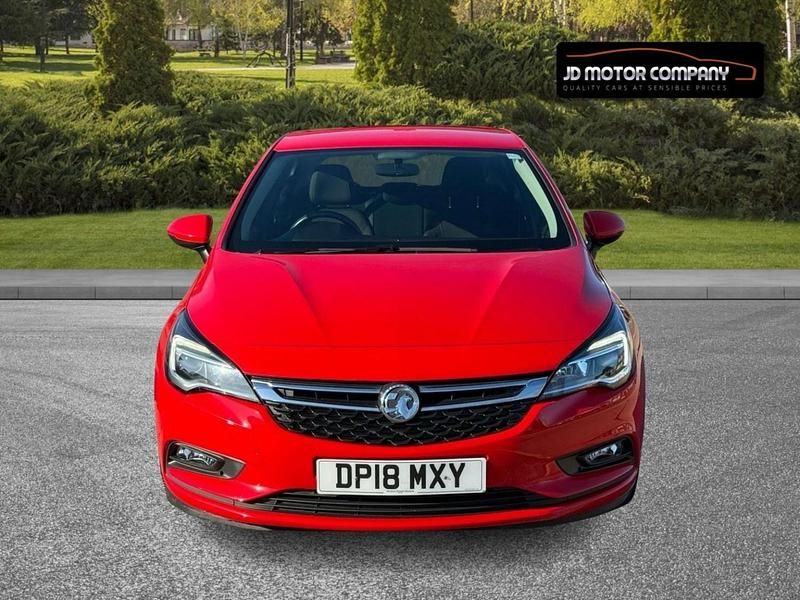 Used Vauxhall Astra 100 HP (73 kW) 2018 Red Hatchback