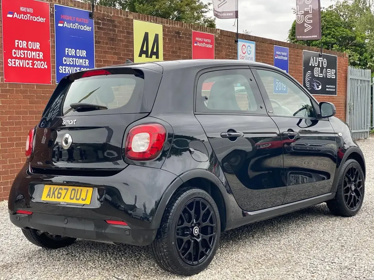 Used Smart ForFour Premium 90 HP (66 kW) 2017 Black Hatchback