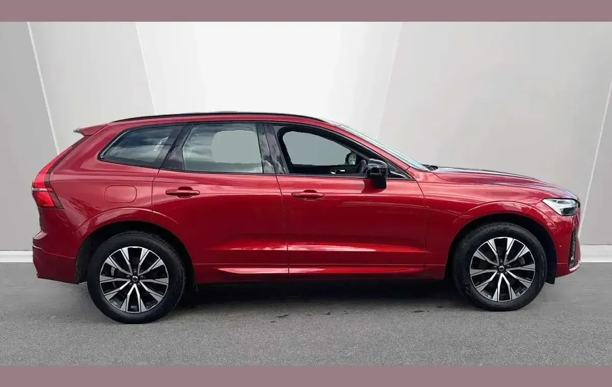 Used Volvo XC60 Plus 194 HP (142 kW) 2022 Red SUV