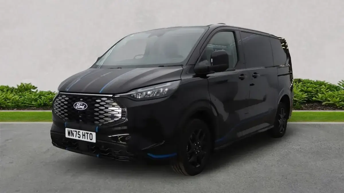 Usado Ford E-Transit Sport 160 kW (218 HP) 2025 Preto Van