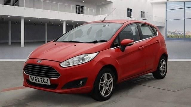 Usado Ford Fiesta Zetec 82 HP (60 kW) 2013 Vermelho Citadino