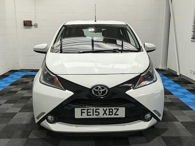 Begagnad Toyota Aygo x-press 2015 Vit Halvkombi