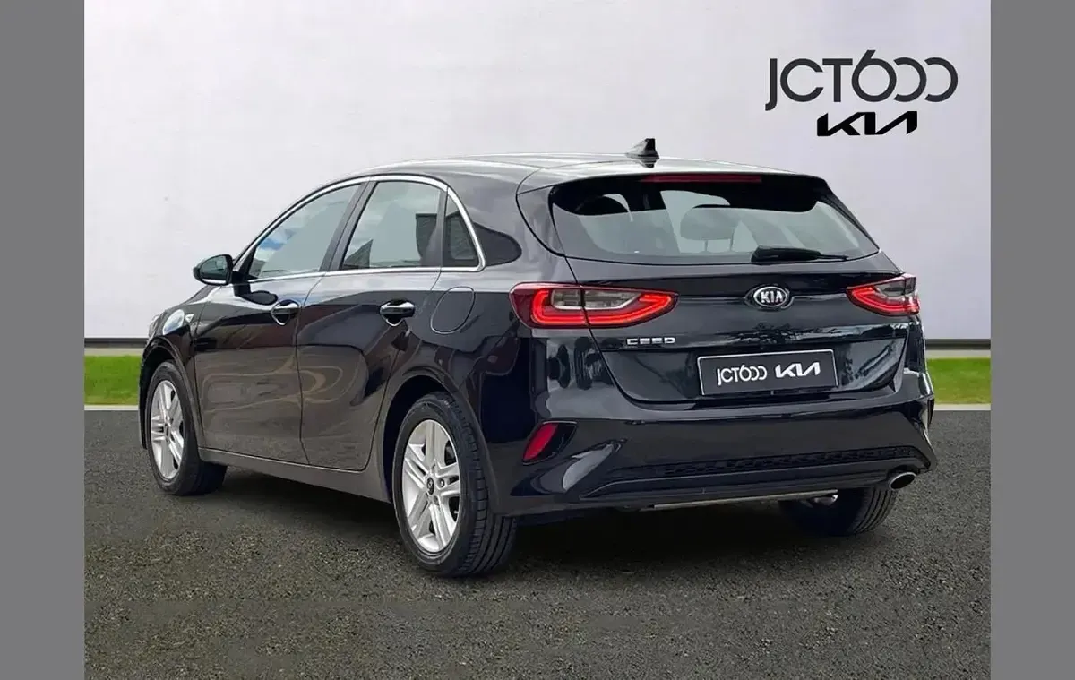 Begagnad Kia Ceed 117 HK (86 kW) 2019 Svart Halvkombi