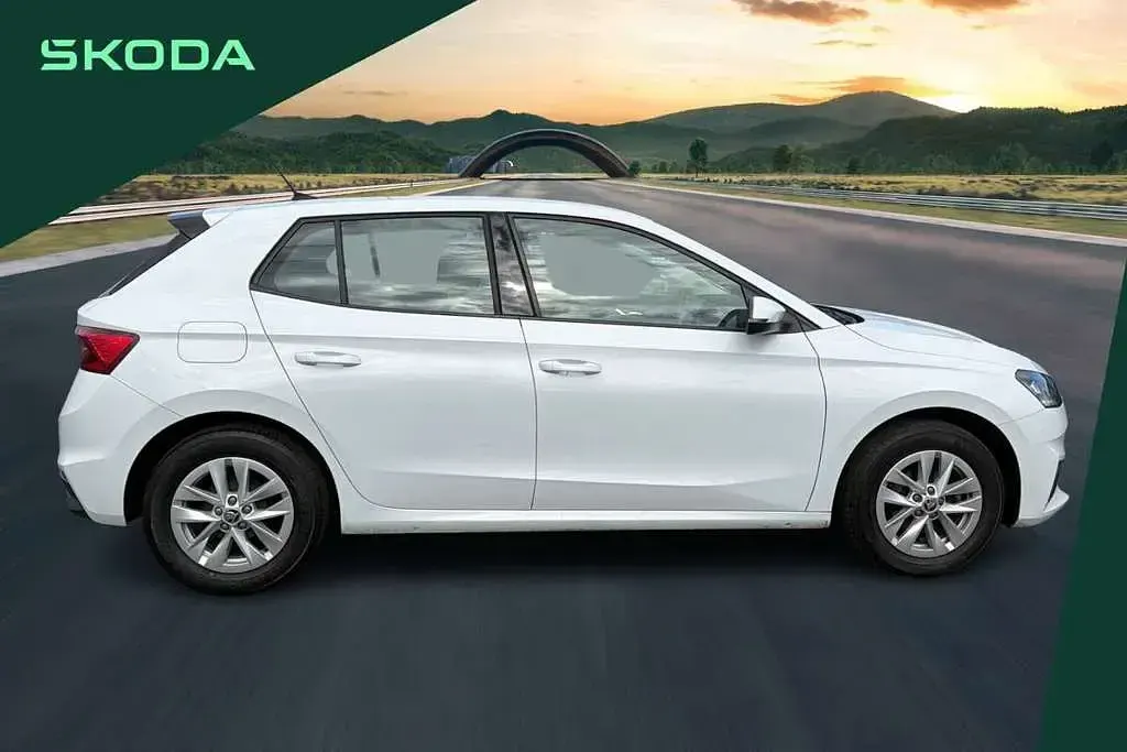 Begagnad Skoda Fabia Comfort 79 HK (58 kW) 2023 Vit Halvkombi