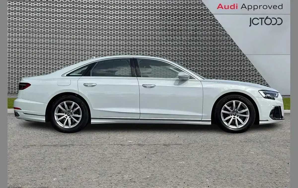 Used Audi A8L Sport 286 HP (210 kW) 2023 White Sedan