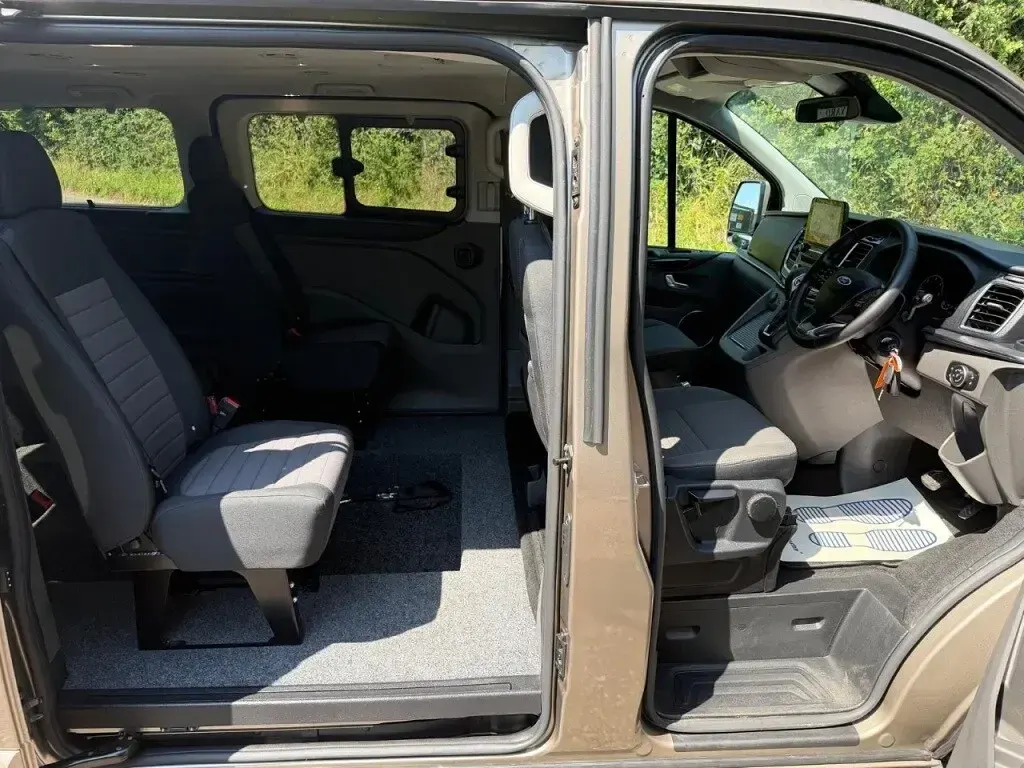 Used Ford Tourneo Custom Titanium 130 HP (95 kW) 2024 Silver Van