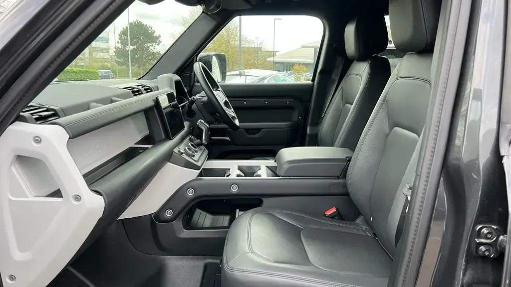Used Land Rover Defender HSE Dynamic 344 HP (253 kW) 2024 Grey SUV