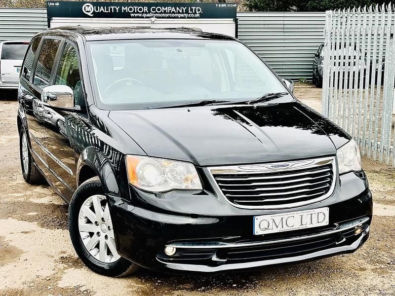 Black Used 2014 Chrysler Grand Voyager Limited MPV | £11,950 (Good price) - Image 1/4