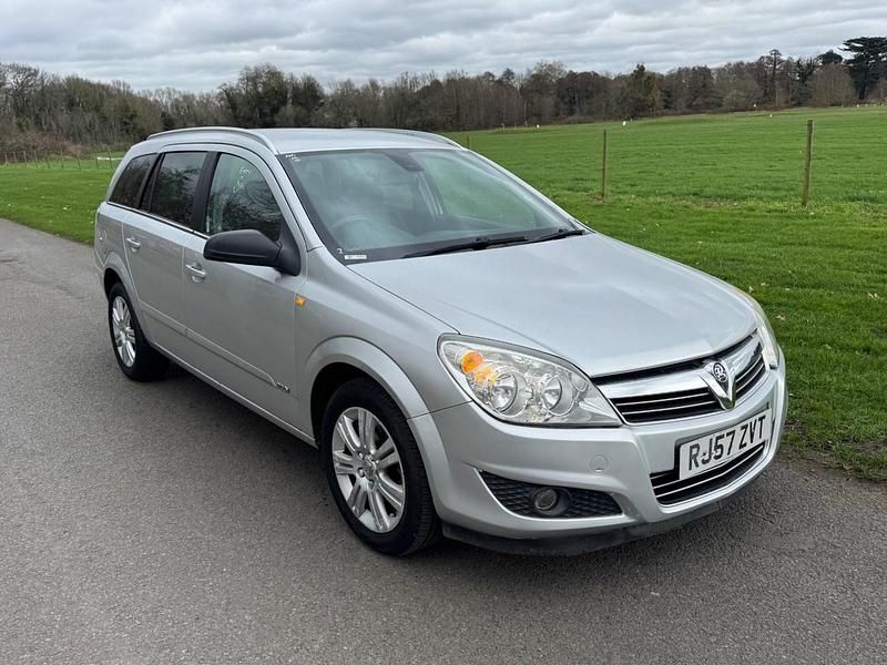 Used Vauxhall Astra Design Edition 138 HP (101 kW) 2007 Silver Estate