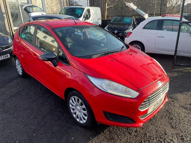 Red Used 2015 Ford Fiesta Zetec Hatchback | £2,995 (Good price) - Image 1/4